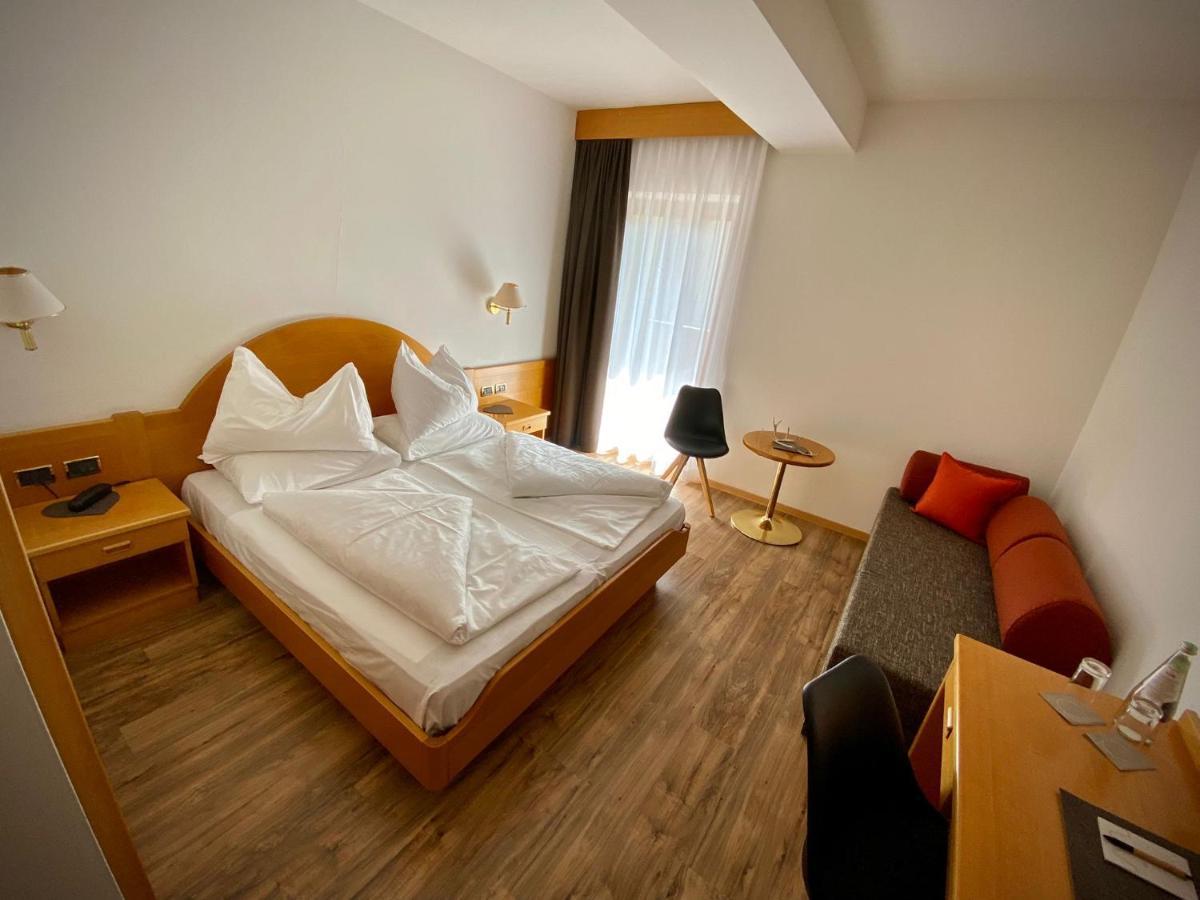 Hotel Simpaty Dobbiaco Esterno foto