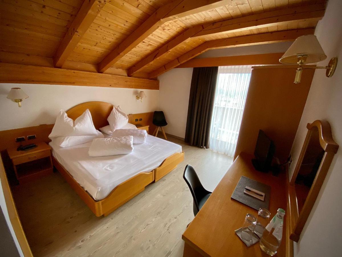 Hotel Simpaty Dobbiaco Esterno foto
