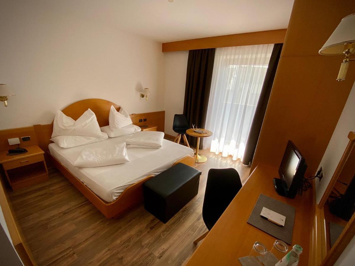 Hotel Simpaty Dobbiaco Esterno foto