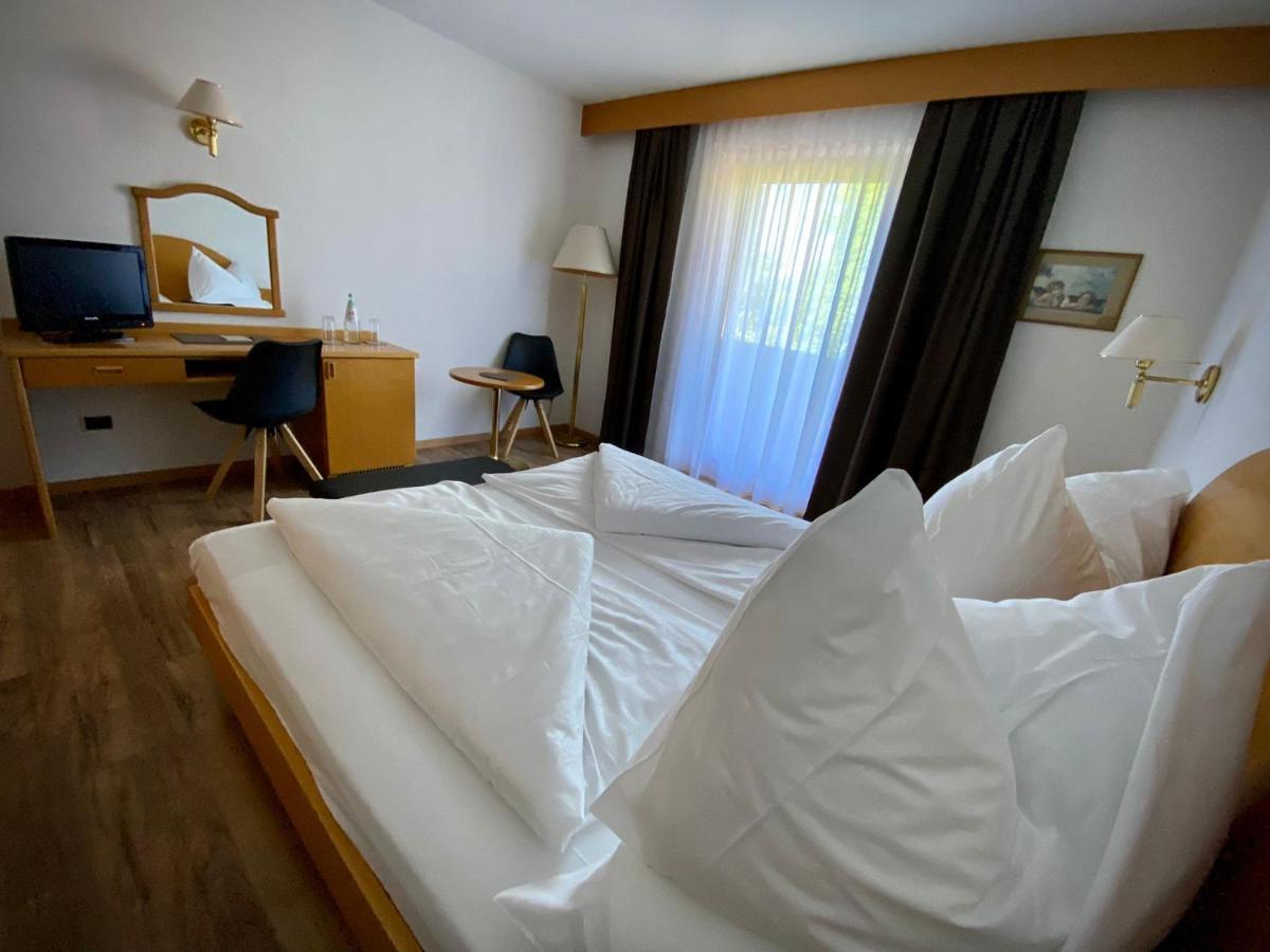 Hotel Simpaty Dobbiaco Esterno foto