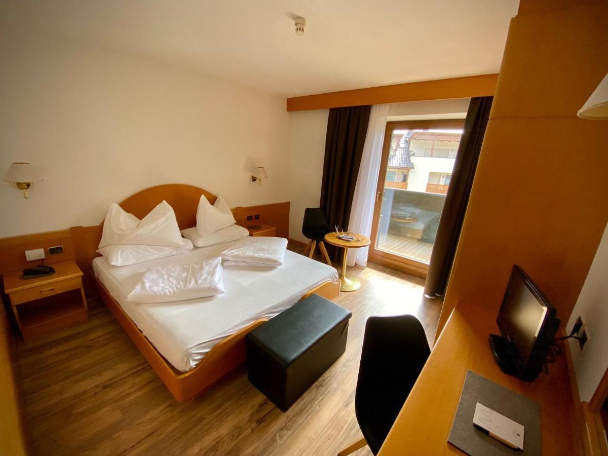 Hotel Simpaty Dobbiaco Esterno foto