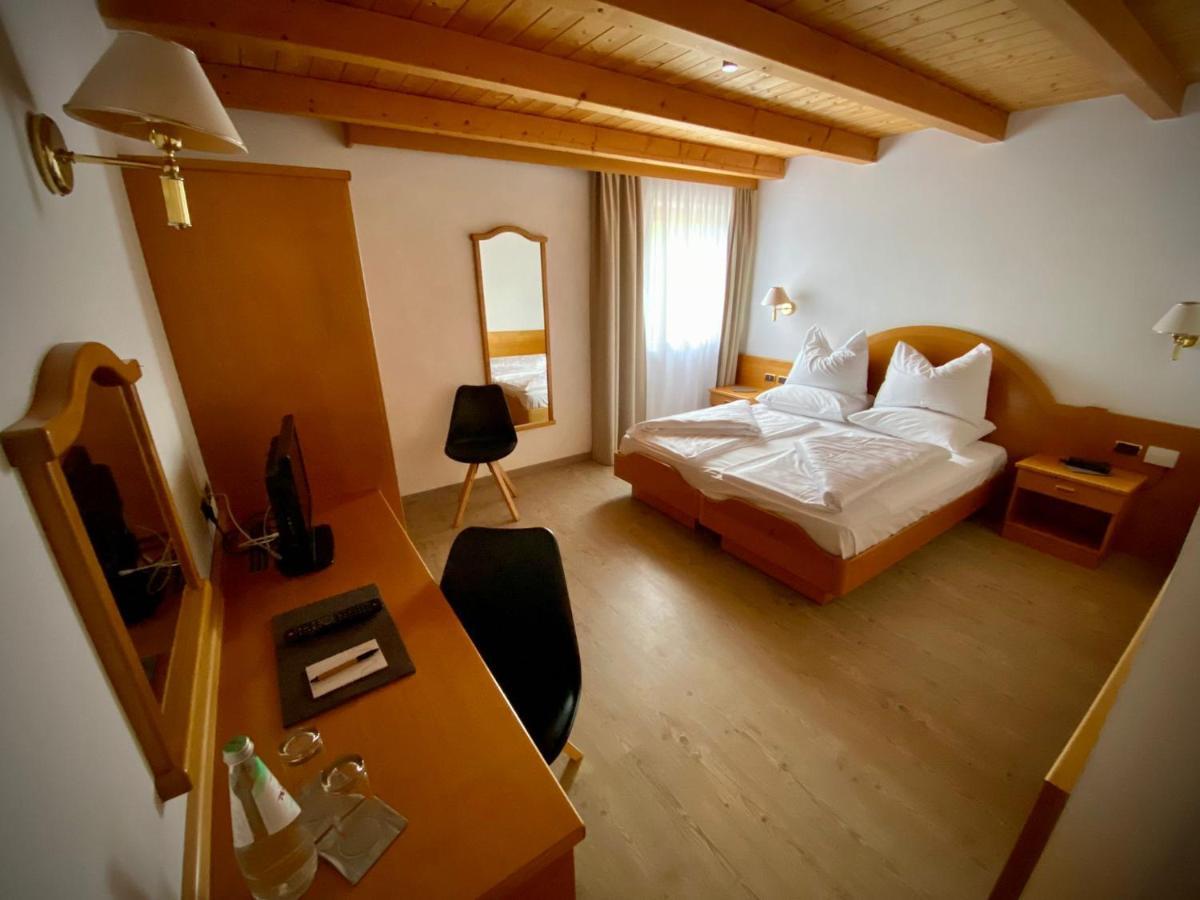 Hotel Simpaty Dobbiaco Esterno foto