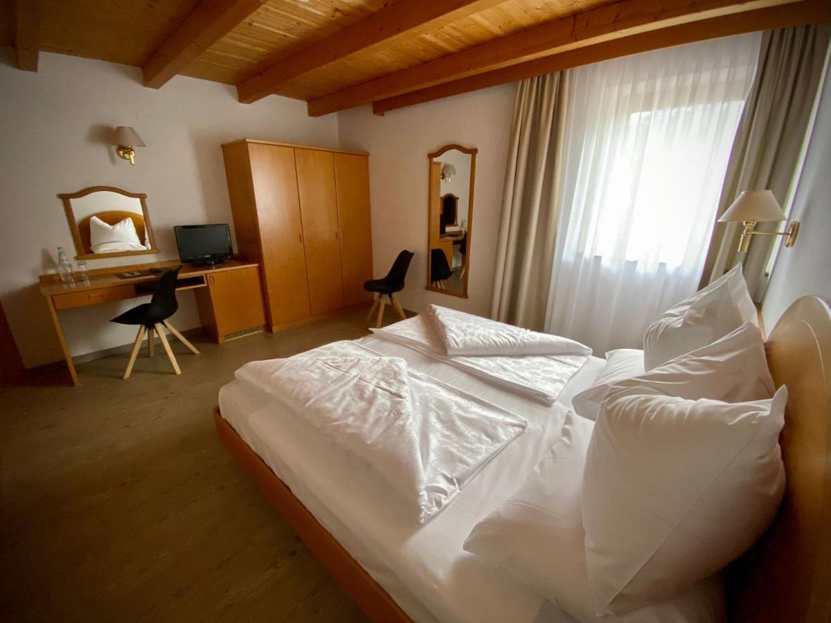 Hotel Simpaty Dobbiaco Esterno foto