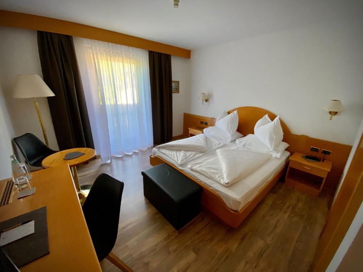 Hotel Simpaty Dobbiaco Esterno foto