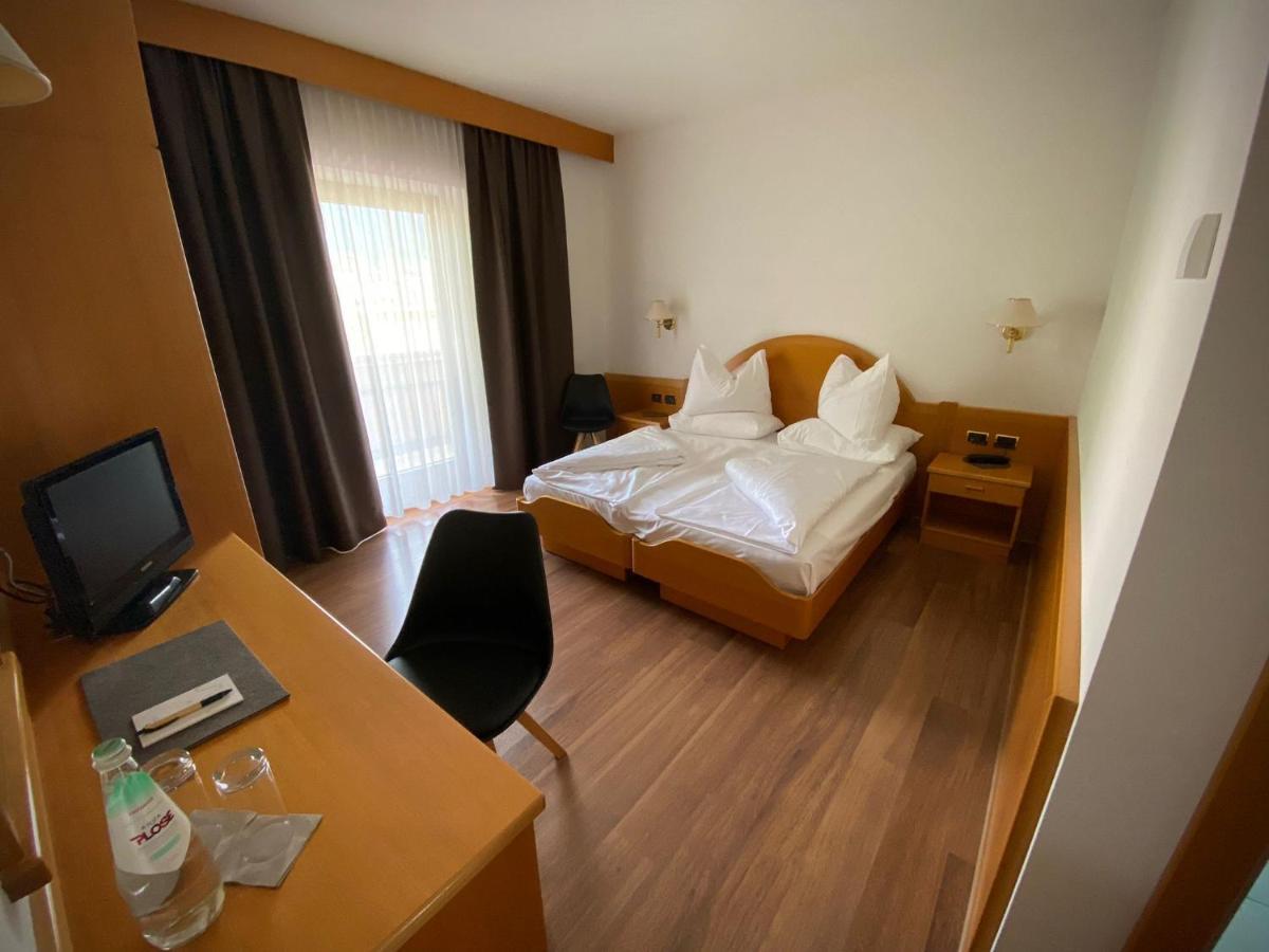 Hotel Simpaty Dobbiaco Esterno foto