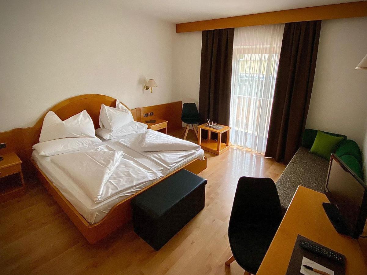 Hotel Simpaty Dobbiaco Esterno foto