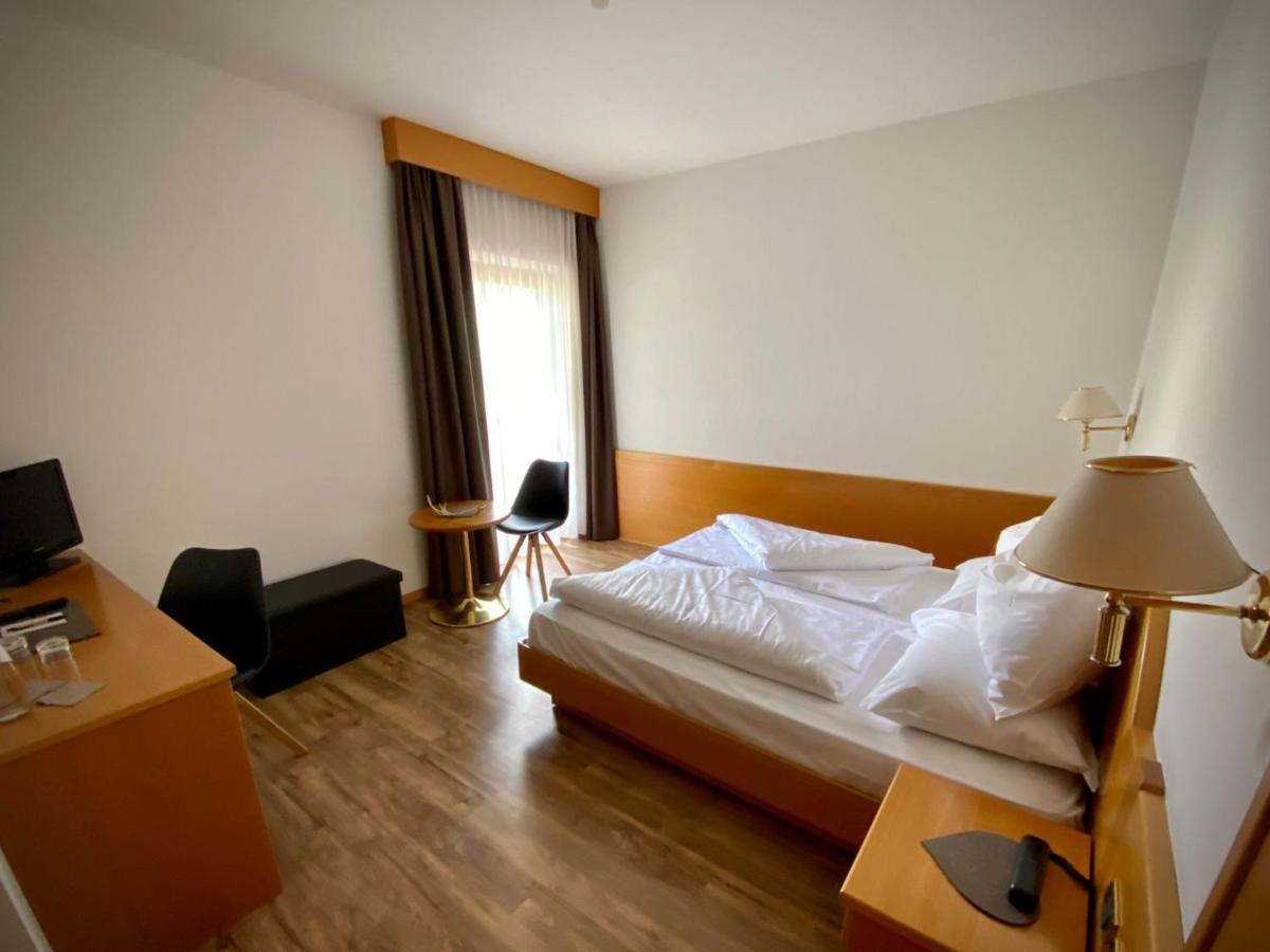 Hotel Simpaty Dobbiaco Esterno foto