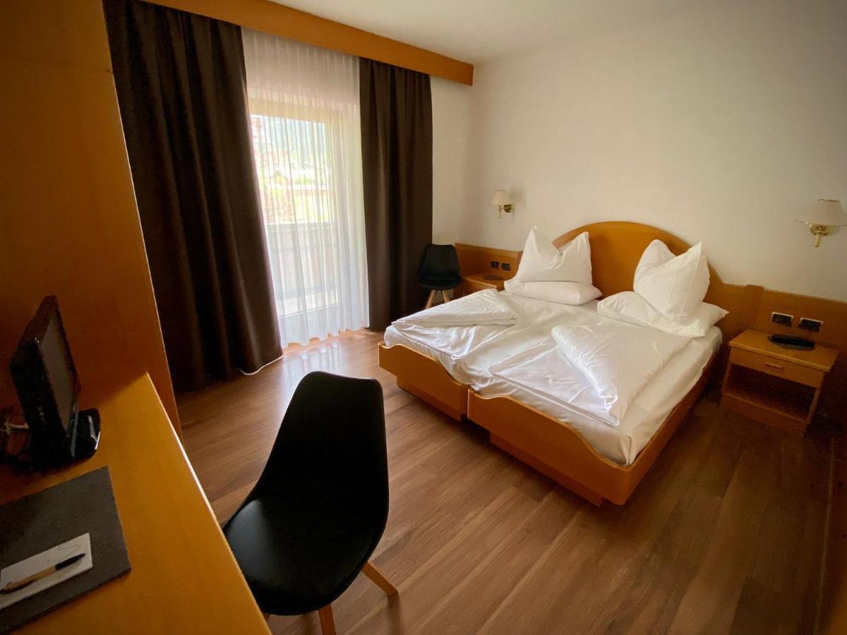 Hotel Simpaty Dobbiaco Esterno foto